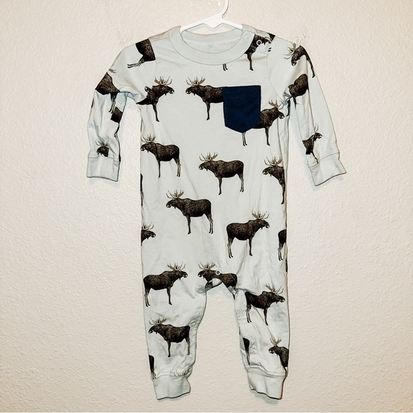 Tea Collection Other - Tea Collection Moose Print Long Sleeve Pocket Baby Romper